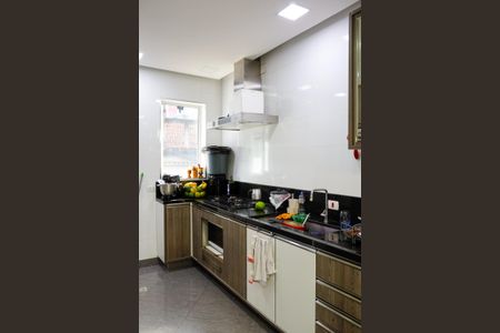 Casa à venda com 150m², 7 quartos e 2 vagas Casa à venda com 150m², 7 quartos e 2 vagasCozinha