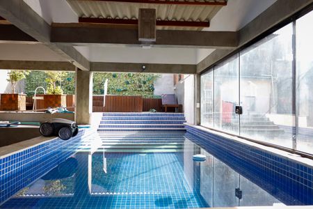 Casa à venda com 150m², 7 quartos e 2 vagas Casa à venda com 150m², 7 quartos e 2 vagasÁrea comum - Piscina