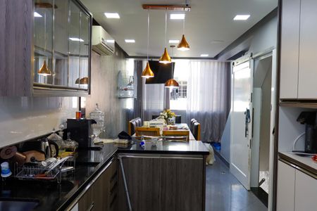 Casa à venda com 150m², 7 quartos e 2 vagas Casa à venda com 150m², 7 quartos e 2 vagasCozinha