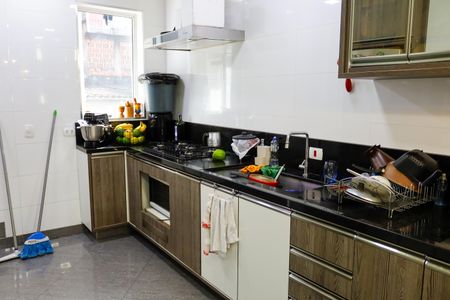 Casa à venda com 150m², 7 quartos e 2 vagas Casa à venda com 150m², 7 quartos e 2 vagasCozinha