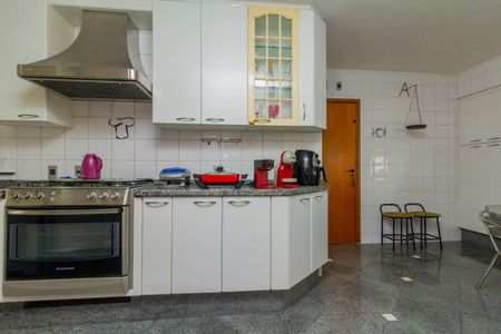 Apartamento para alugar com 250m², 4 quartos e 4 vagas Apartamento para alugar com 250m², 4 quartos e 4 vagasCozinha