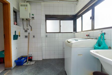 Apartamento para alugar com 250m², 4 quartos e 4 vagas Apartamento para alugar com 250m², 4 quartos e 4 vagasÁrea de Serviço