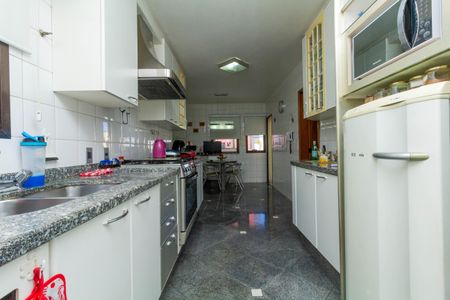 Apartamento para alugar com 250m², 4 quartos e 4 vagas Apartamento para alugar com 250m², 4 quartos e 4 vagasCozinha
