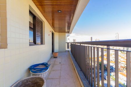 Apartamento para alugar com 250m², 4 quartos e 4 vagas Apartamento para alugar com 250m², 4 quartos e 4 vagasVaranda