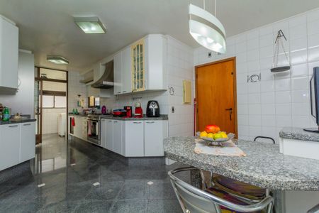 Apartamento para alugar com 250m², 4 quartos e 4 vagas Apartamento para alugar com 250m², 4 quartos e 4 vagasCozinha