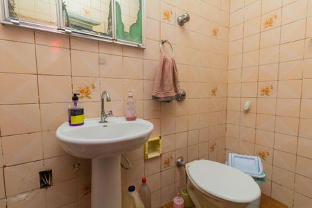 Casa à venda com 168m², 5 quartos e 3 vagasBanheiro