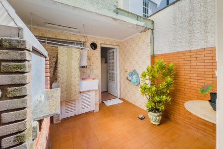 Casa à venda com 130m², 3 quartos e 1 vagaÁrea de Serviço e Churrasqueira 
