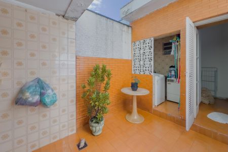 Casa à venda com 130m², 3 quartos e 1 vagaÁrea de Serviço e Churrasqueira 