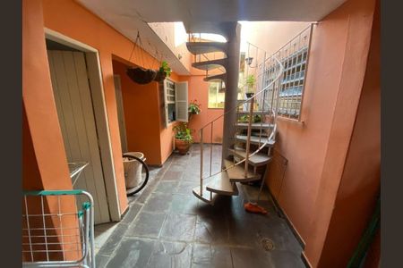 Casa à venda com 220m², 4 quartos e 2 vagas Casa à venda com 220m², 4 quartos e 2 vagasFoto 17