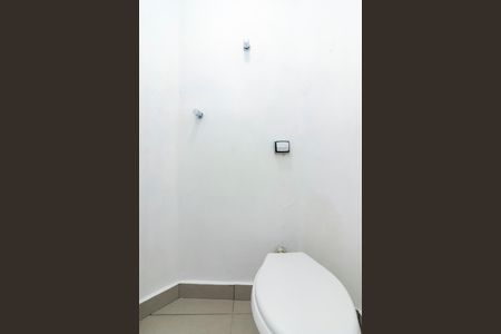 Apartamento à venda com 70m², 2 quartos e sem vaga Apartamento à venda com 70m², 2 quartos e sem vagaBanheiro de Serviço