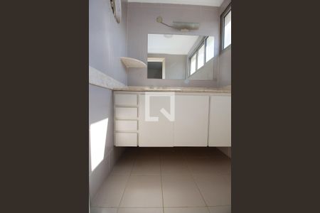 Apartamento para alugar com 180m², 3 quartos e 3 vagas Apartamento para alugar com 180m², 3 quartos e 3 vagasBanheiro da Suíte 2