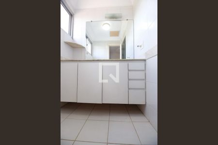 Apartamento para alugar com 180m², 3 quartos e 3 vagas Apartamento para alugar com 180m², 3 quartos e 3 vagasBanheiro da Suíte 1