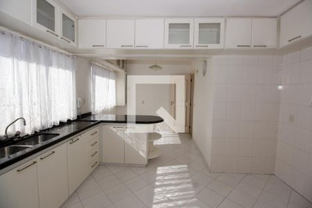 Apartamento para alugar com 180m², 3 quartos e 3 vagas Apartamento para alugar com 180m², 3 quartos e 3 vagasCozinha