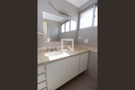Apartamento para alugar com 180m², 3 quartos e 3 vagas Apartamento para alugar com 180m², 3 quartos e 3 vagasBanheiro da Suíte 2