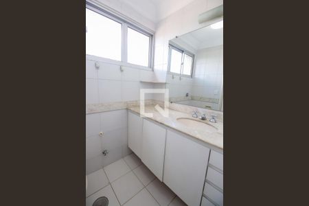 Apartamento para alugar com 180m², 3 quartos e 3 vagas Apartamento para alugar com 180m², 3 quartos e 3 vagasBanheiro da Suíte 1