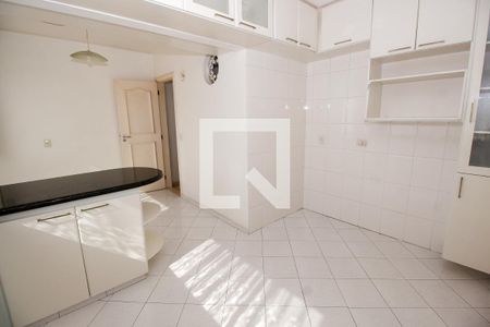 Apartamento para alugar com 180m², 3 quartos e 3 vagas Apartamento para alugar com 180m², 3 quartos e 3 vagasÁrea de Serviço