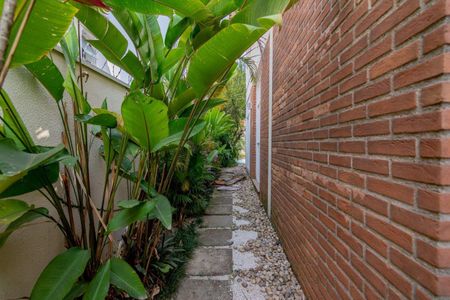 Casa à venda com 499m², 5 quartos e 4 vagas Casa à venda com 499m², 5 quartos e 4 vagasÁrea Externa