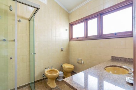 Casa à venda com 499m², 5 quartos e 4 vagas Casa à venda com 499m², 5 quartos e 4 vagasBanheiro 2