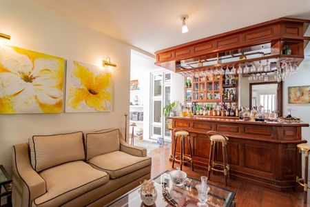 Casa à venda com 499m², 5 quartos e 4 vagas Casa à venda com 499m², 5 quartos e 4 vagasSala