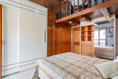 Casa à venda com 499m², 5 quartos e 4 vagas Casa à venda com 499m², 5 quartos e 4 vagasQuarto 3