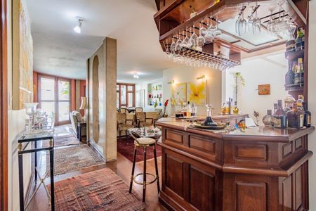 Casa à venda com 499m², 5 quartos e 4 vagas Casa à venda com 499m², 5 quartos e 4 vagasSala