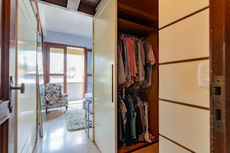 Casa à venda com 499m², 5 quartos e 4 vagas Casa à venda com 499m², 5 quartos e 4 vagasQuarto 2