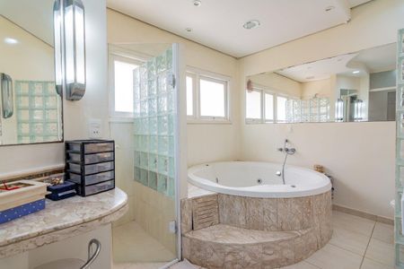 Casa à venda com 499m², 5 quartos e 4 vagas Casa à venda com 499m², 5 quartos e 4 vagasBanheiro 4