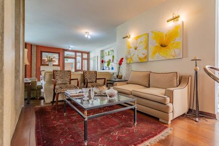 Casa à venda com 499m², 5 quartos e 4 vagas Casa à venda com 499m², 5 quartos e 4 vagasSala