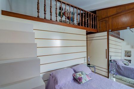 Casa à venda com 499m², 5 quartos e 4 vagas Casa à venda com 499m², 5 quartos e 4 vagasQuarto 2