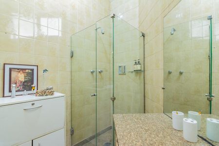 Casa à venda com 499m², 5 quartos e 4 vagas Casa à venda com 499m², 5 quartos e 4 vagasBanheiro 3