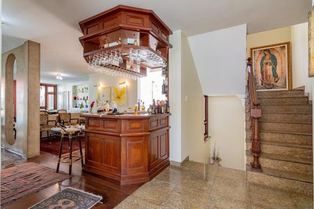 Casa à venda com 499m², 5 quartos e 4 vagas Casa à venda com 499m², 5 quartos e 4 vagasSala