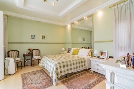 Casa à venda com 499m², 5 quartos e 4 vagas Casa à venda com 499m², 5 quartos e 4 vagasQuarto 4