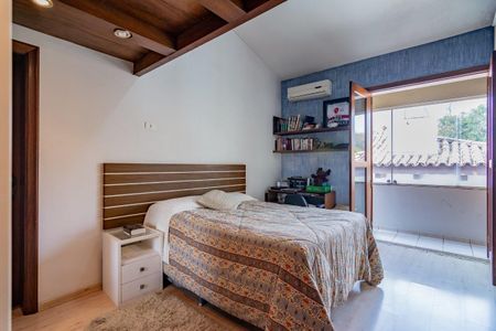 Casa à venda com 499m², 5 quartos e 4 vagas Casa à venda com 499m², 5 quartos e 4 vagasQuarto 3