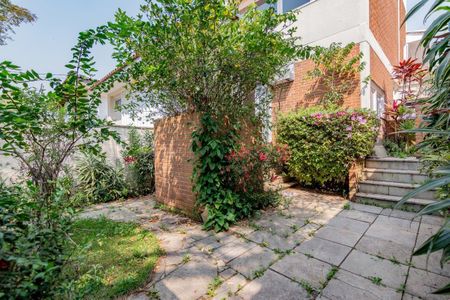 Casa à venda com 499m², 5 quartos e 4 vagas Casa à venda com 499m², 5 quartos e 4 vagasÁrea Externa