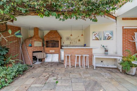 Casa à venda com 499m², 5 quartos e 4 vagas Casa à venda com 499m², 5 quartos e 4 vagasChurrasqueira