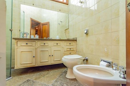 Casa à venda com 499m², 5 quartos e 4 vagas Casa à venda com 499m², 5 quartos e 4 vagasBanheiro 3