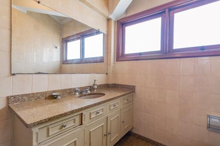 Casa à venda com 499m², 5 quartos e 4 vagas Casa à venda com 499m², 5 quartos e 4 vagasBanheiro 1