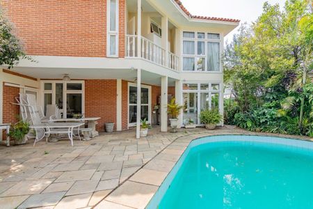 Casa à venda com 499m², 5 quartos e 4 vagas Casa à venda com 499m², 5 quartos e 4 vagasPiscina