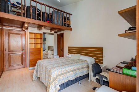 Casa à venda com 499m², 5 quartos e 4 vagas Casa à venda com 499m², 5 quartos e 4 vagasQuarto 3