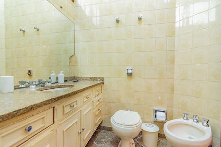 Casa à venda com 499m², 5 quartos e 4 vagas Casa à venda com 499m², 5 quartos e 4 vagasBanheiro 3