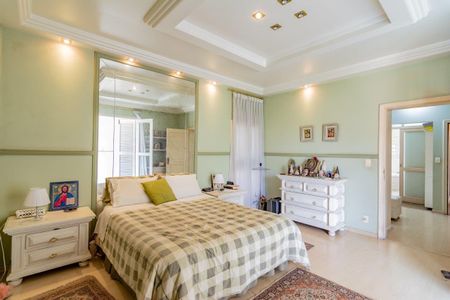 Casa à venda com 499m², 5 quartos e 4 vagas Casa à venda com 499m², 5 quartos e 4 vagasQuarto 4