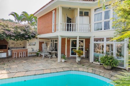 Casa à venda com 499m², 5 quartos e 4 vagas Casa à venda com 499m², 5 quartos e 4 vagasPiscina