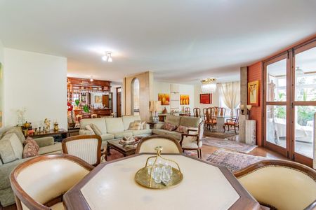 Casa à venda com 499m², 5 quartos e 4 vagas Casa à venda com 499m², 5 quartos e 4 vagasSala