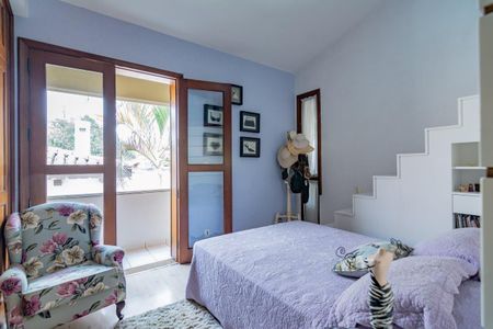 Casa à venda com 499m², 5 quartos e 4 vagas Casa à venda com 499m², 5 quartos e 4 vagasQuarto 2