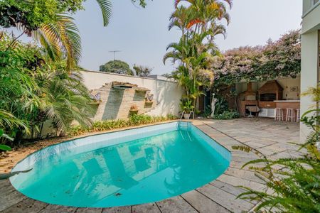 Casa à venda com 499m², 5 quartos e 4 vagas Casa à venda com 499m², 5 quartos e 4 vagasPiscina