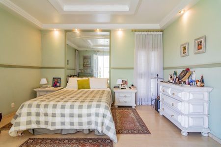 Casa à venda com 499m², 5 quartos e 4 vagas Casa à venda com 499m², 5 quartos e 4 vagasQuarto 4