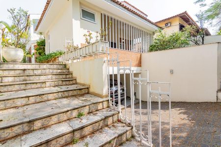 Casa à venda com 499m², 5 quartos e 4 vagas Casa à venda com 499m², 5 quartos e 4 vagasÁrea Externa