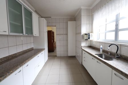Casa à venda com 340m², 5 quartos e 5 vagasCozinha