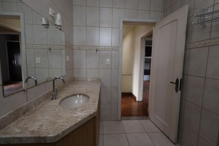 Casa à venda com 340m², 5 quartos e 5 vagasBanheiro Social