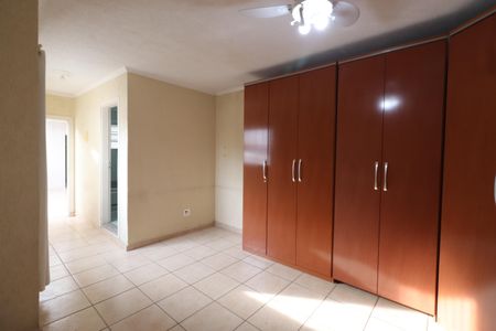 Casa à venda com 340m², 5 quartos e 5 vagasSuíte